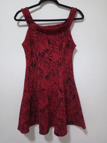 VESTIDO VERMELHO LINDO!!!! VESTE TAMANHO ÚNICO. ESTICA . OTIMO TECIDO.