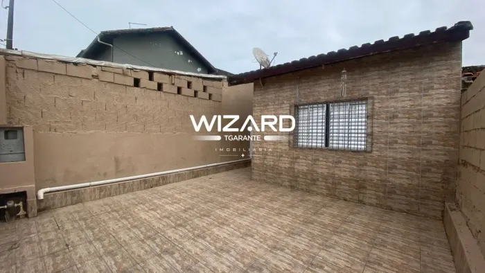 Casa para venda de 126,50m² com 2 quartos, 1 suíte e 2 vagas na cidade de Mongaguá - SP