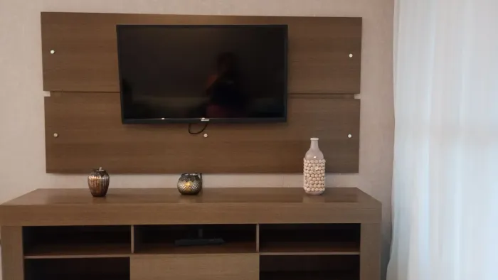 Vendo Rack da sala com painel super novo