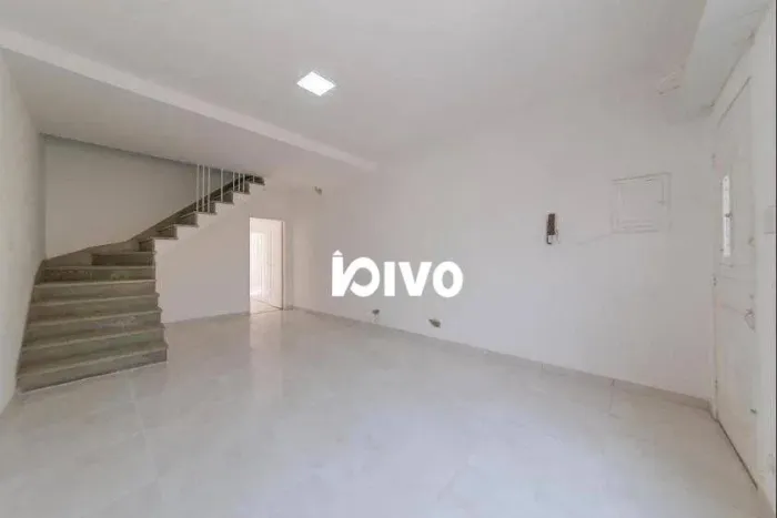 Village com 2 dormitórios para alugar, 100 m² por R$ 3.842,00/mês - Vila Gumercindo - São