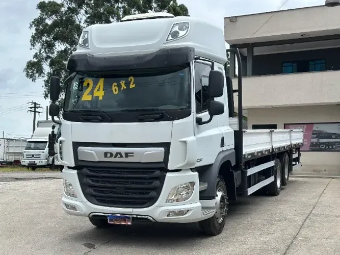 DAF CF 310 grade baixa porta container 