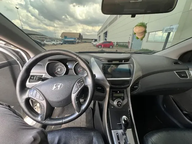Hyundai Elantra GLS 2.0 16V Flex Aut. 2013