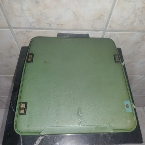 Máquina de Escrever Olivetti Antiga - Funcionando Perfeitamente (Verde)