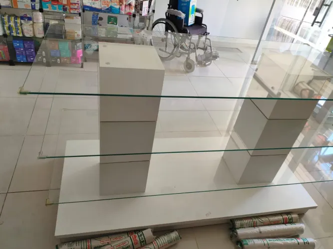Expositor com vidro 