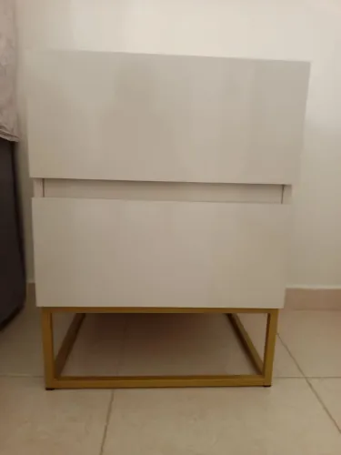 DUAS Mesinhas de cabeceira 200,00