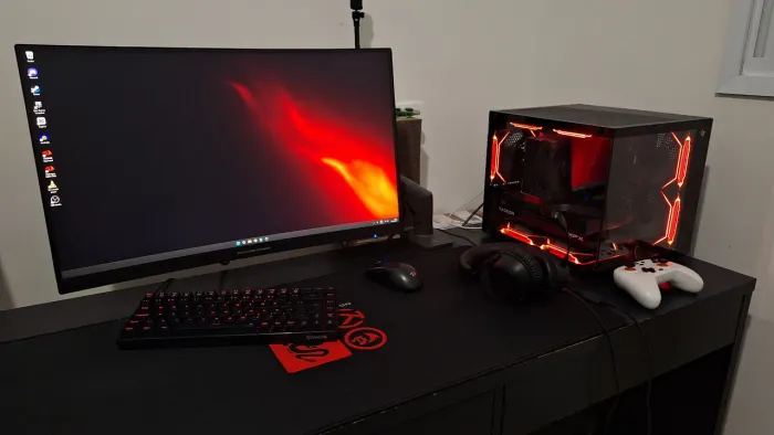 PC Gamer com periféricos