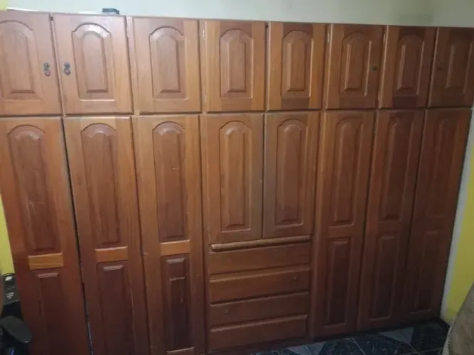 Guarda roupas enorme