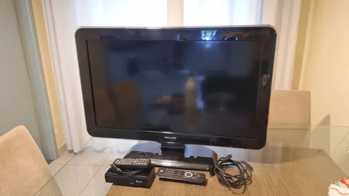 TV Philips 32 com Defeito mais Conversor Digital Infokit Completo