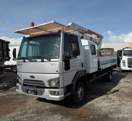 FORD 1119 PLATAFORMA ELEVATORIA ISOLADA