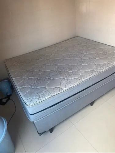 Vende-se cama de casal grande