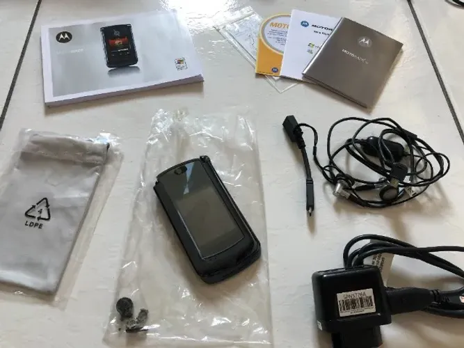 Frete Grátis Celular Motorola Razr V8 Flip Antigo Retirada De Peças Vivo Relíquia Coleção
