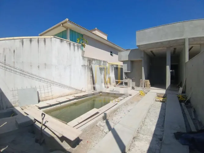 Casa a venda em Rio das Ostras no Ouro Verde com 3 quartos, piscina e área gourmet!