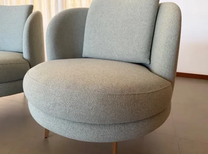 Par de Poltronas Estofadas | Design Moderno e Sofisticado