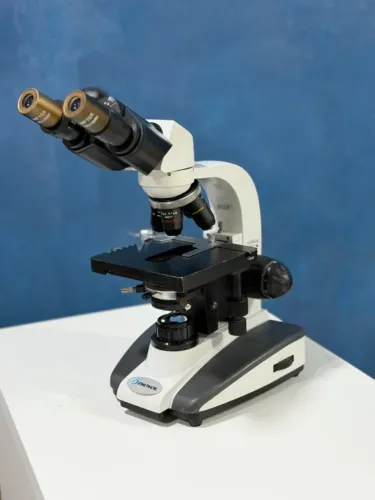 Microscópio Bioval