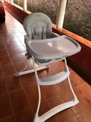 Vendo cadeira de alimentação 
