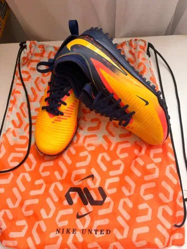 Chuteira Nike Phantom 