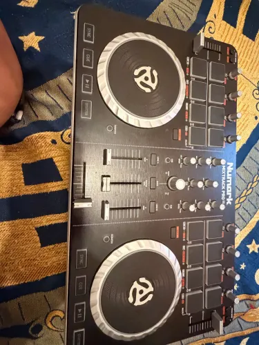 Mesa de DJ Numark Mixtrack Pro 2