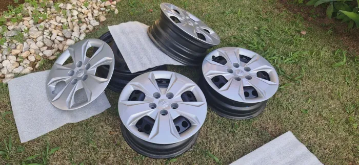 jogo Rodas originais Hyundai + calotas originais (novas)