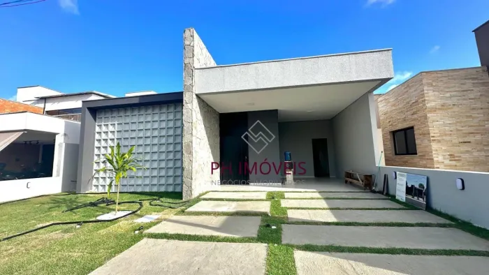 Casa com 3 dormitórios sendo 2 suítes reversíveis em Condomínio Fechado - 131m²