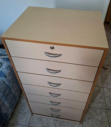 Vende-se comoda 7 gavetas