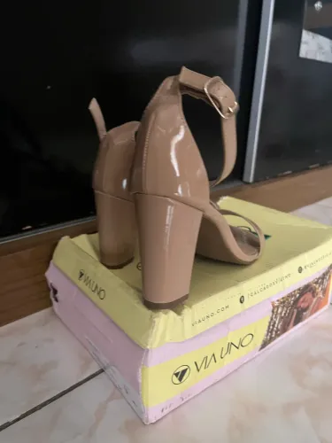 Sandália numeração 36 via uno