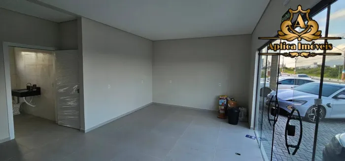 Sala comercial de esquina na Av. Prefeito José Juvenal Mafra