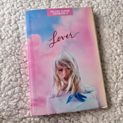 Taylor Swift - Lover Deluxe Version 4 + Diário + Pôster (CD)