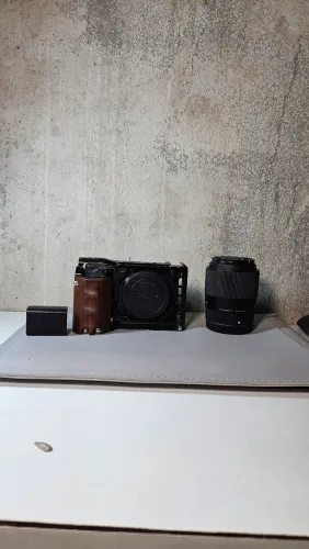 Câmera 4k - Sony a6500 + lente 30mm f1.4 Sigma