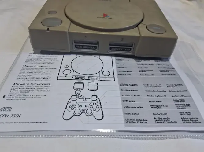 Playstation SCPH-7501 com defeito