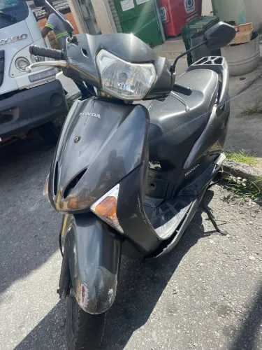 Honda lead 110 vendo barato!