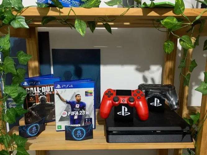 PLAYSTATION 4 SLIM (2 MANETES) FAÇO TROCAS 
