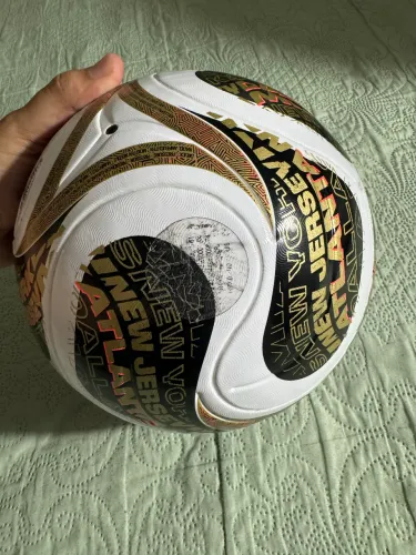Bola de campo trionda final da copa de 2026 