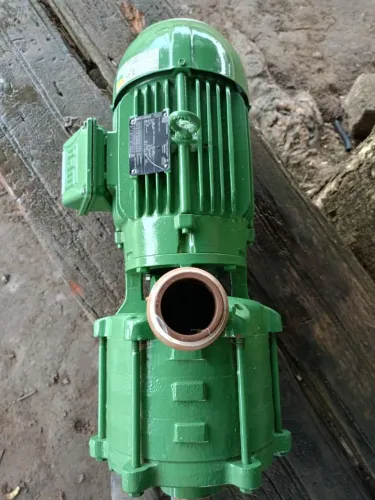 Bomba d'água Weg trifásico semi nova 