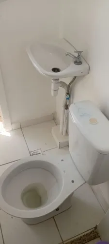 Vaso sanitario acoplado com pia de louça