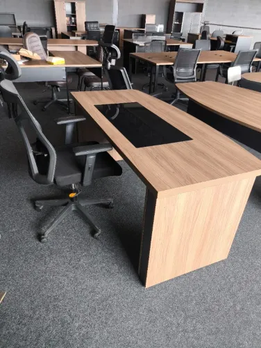 Mesa Reta de Escritório com Detalhe em Vidro - 0,77x1,80x0,80cm - (SUPER OFERTA)!