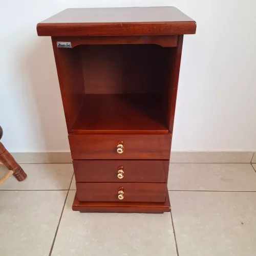 Mesinha de cabeceira
