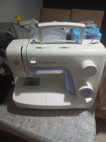 Máquina de Costura Elétrica Singer