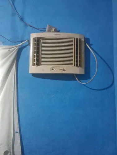 Vendo este ar-condicionado 7500 BTUs 220vots conservado não troco