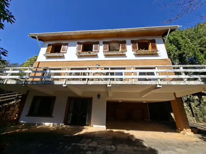 Casa à venda no Condomínio Residencial Jardim Véu da Noiva em Campos do Jordão/SP.