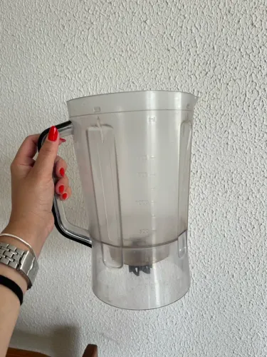 Liquidificador Mallory Taurus 1000, vermelho, 900W de potência e jarra de 3,1 litros.