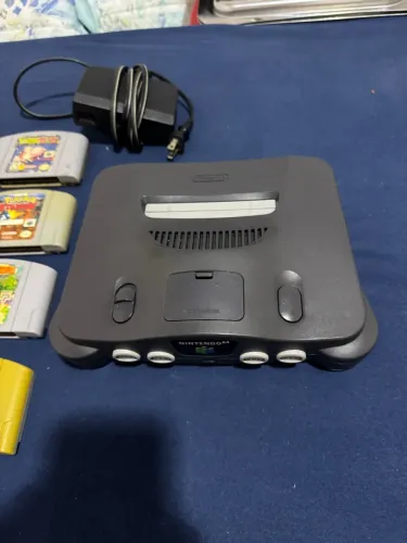 Nintendo 64 com 1 controle e 4 jogos
