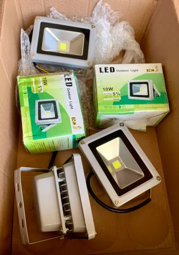Kit 2 Refletor LED Externo 10W c/ dissipador de calor 800 Lumens branco frio