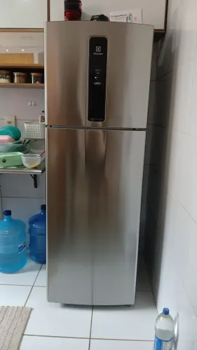 Vendo Geladeira elogiar nova *