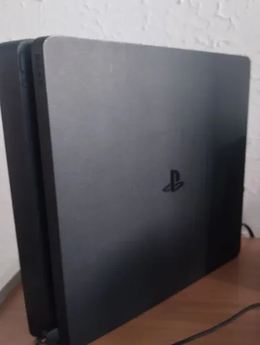 Playstation 4 slim