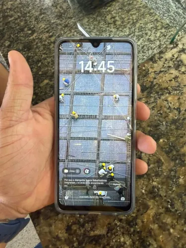 Vendo celular em ótimo estado e sem nenhuma marca de uso!