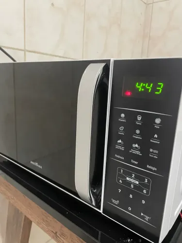 Microondas Britânia 21 litros novo