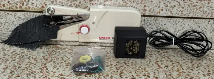 Máquina De Costura Portátil Singer Stitch Sew Quick - Completa com Fonte