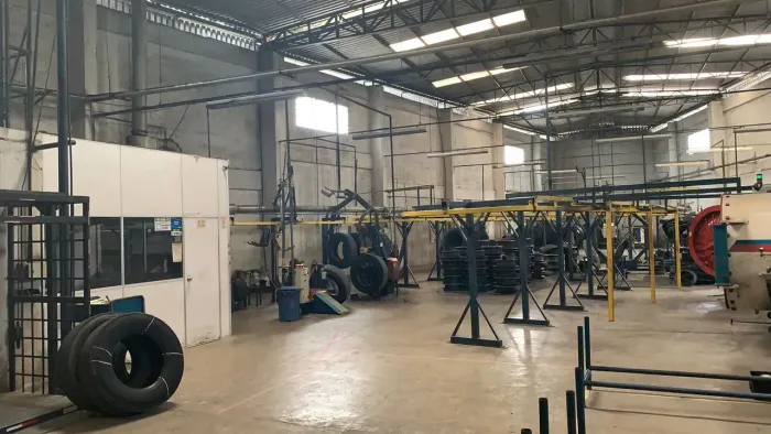 ALUGA - SE GALPÃO  Medindo 3000 m2 AV ABIURANA D INDUSTRIAL DE MANAUS.