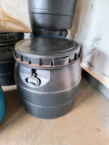 Bombona Plástica 120 Litros Nova com Tampa Removível de Boca Larga
