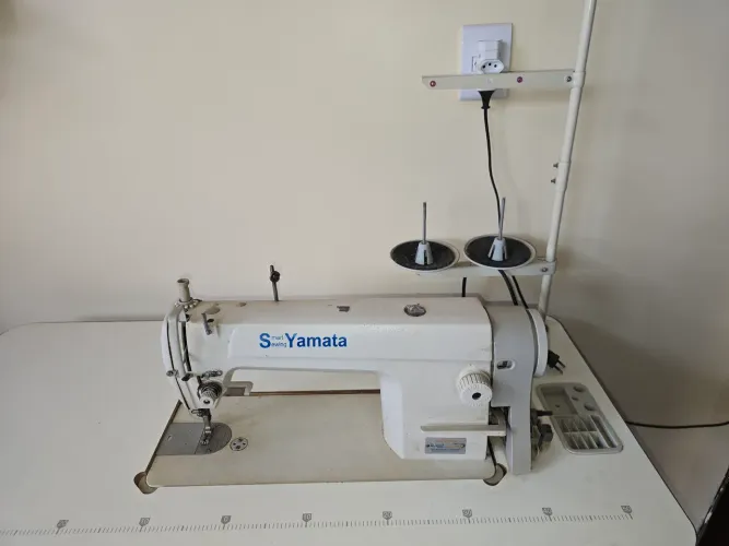 Máquina de costura industrial Yamata 